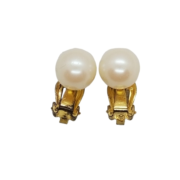 VINTAGE MADE IN JAPAN  CASUAL CLASSIC FAUX PEARL & GOLDTONED CLIP ON EARRINGS - Picture 5 of 6